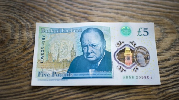 Only weeks left to spend £5 notes